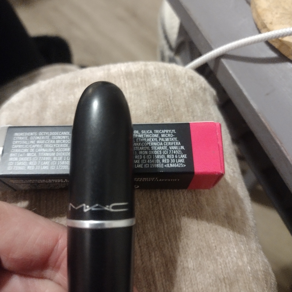 New Mac Matte #601 Candy Yum Yum Lipstick - Picture 4 of 5